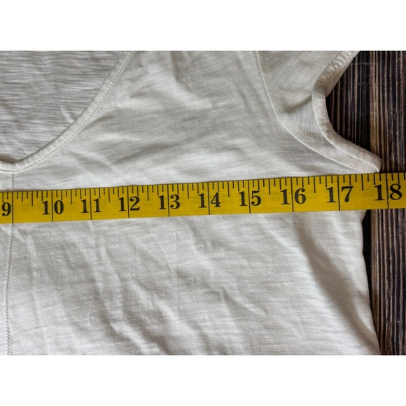 Lilly Pulitzer T Shirt Womens M White Pima Cotton Ruffle Hem V Neck Casual - Picture 6 of 12